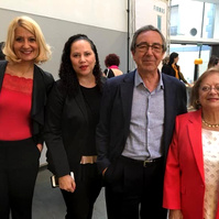 Zara Fernández de Moya y Santiago Olmo, comisarios de la exposición Miradas Paralelas. Irán-España: fotógrafas en el espejo en el Centro García Lorca de Granada