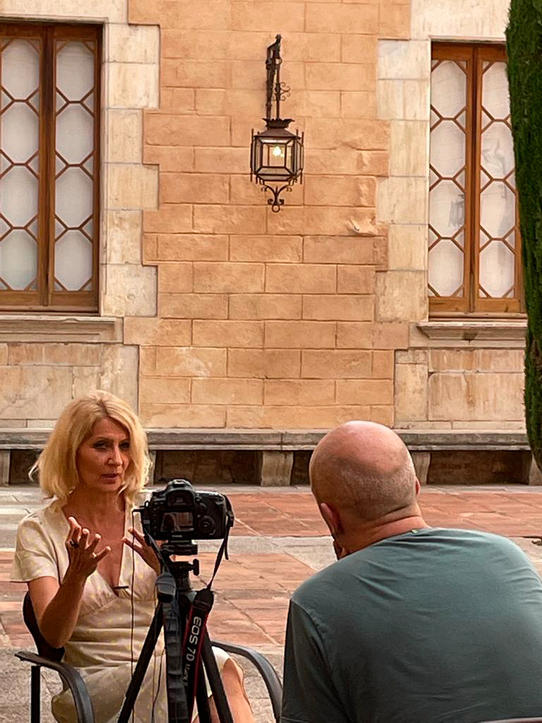 Zara Fernández de Moya, comisaria de la exposición "Trilogía del Alma" en la Fundación Vila Casas