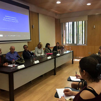 Zara Fernández de Moya y Santiago Olmo, comisarios de la exposición Miradas Paralelas. Irán-España: fotógrafas en el espejo en el Centro García Lorca de Granada