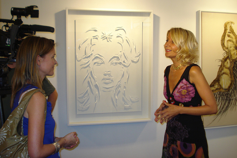 Zara Fernández de Moya presentando la presencia de ocho artistas españoles en la Primera Bienal de Casablanca en 2012