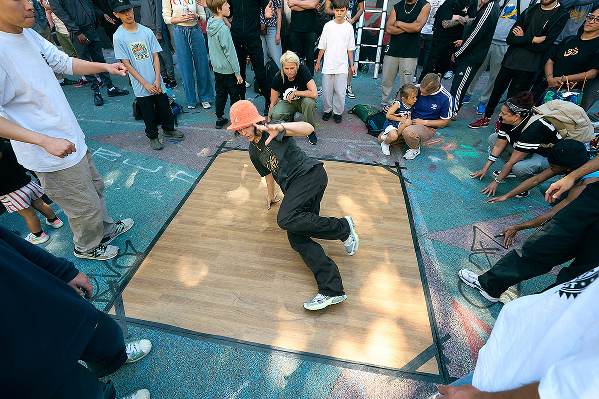 A BGirl dances on the floor at the Epic Jam 2025 breaking cypher
