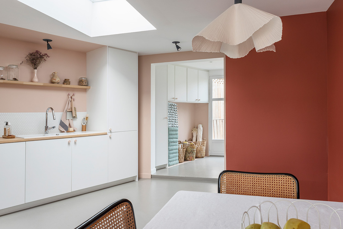 THULUSDHOO - Vestiaire, Office cuisine - Redonner du style à une arrière cuisine. C’est ce que nous avons essayé de réaliser dans cet espace. Émilie Guitton, architecte d'intérieure - Grand ouest - Nantes, Aquitaine, Bretagne, Pays basque