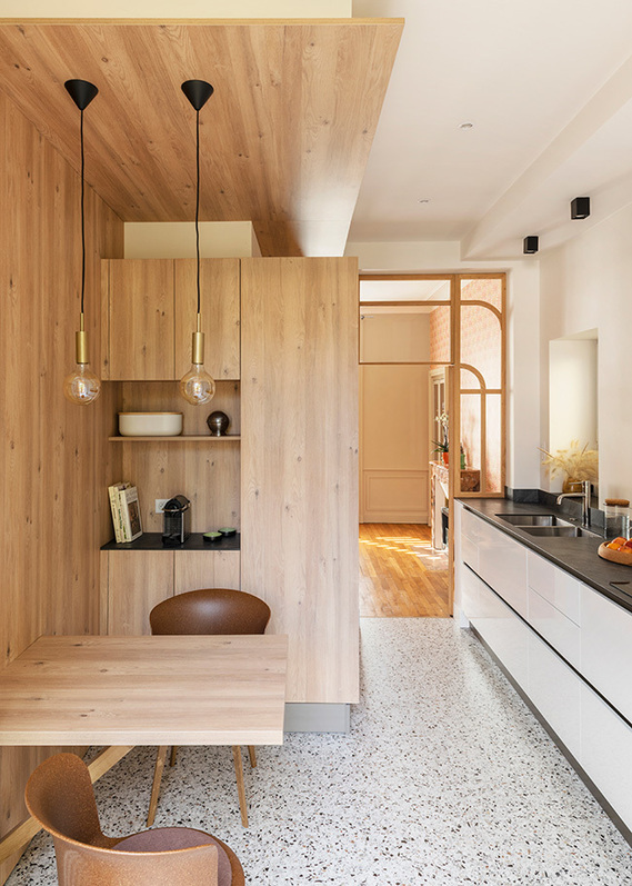 Ré-agencement de la cuisine dans un nouvel espace ouvert sur la salle à manger. Emilie Guitton, architecte d'intérieur. Grand ouest, Nantes, Bretagne, Aquitaine, Pays Basque.