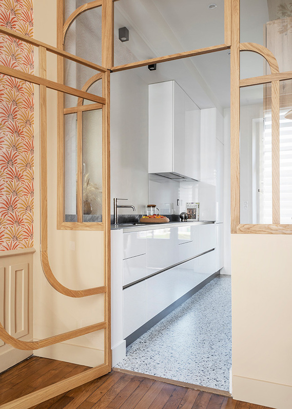 Ré-agencement de la cuisine dans un nouvel espace ouvert sur la salle à manger. Emilie Guitton, architecte d'intérieur. Grand ouest, Nantes, Bretagne, Aquitaine, Pays Basque.