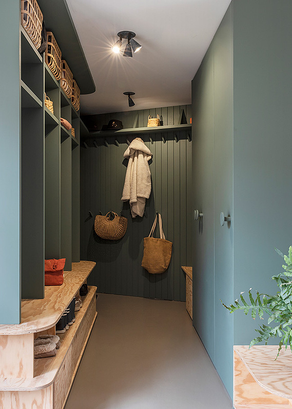 THULUSDHOO - Vestiaire, Office cuisine - Redonner du style à une arrière cuisine. C’est ce que nous avons essayé de réaliser dans cet espace. Emilie Guitton, architecte d'intérieur - Nantes, Aquitaine, Bretagne, Pays basque.