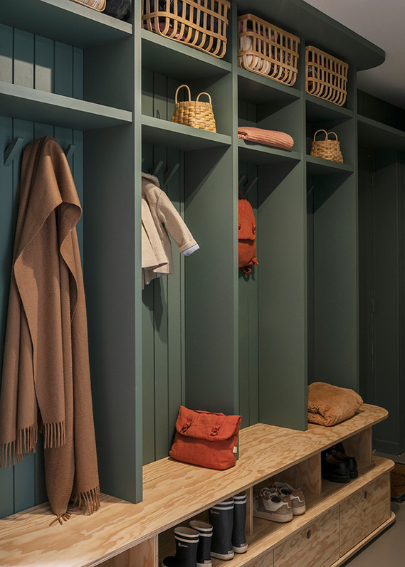 THULUSDHOO - Vestiaire, Office cuisine - Redonner du style à une arrière cuisine. C’est ce que nous avons essayé de réaliser dans cet espace. Emilie Guitton, architecte d'intérieur - Nantes, Aquitaine, Bretagne, Pays basque.