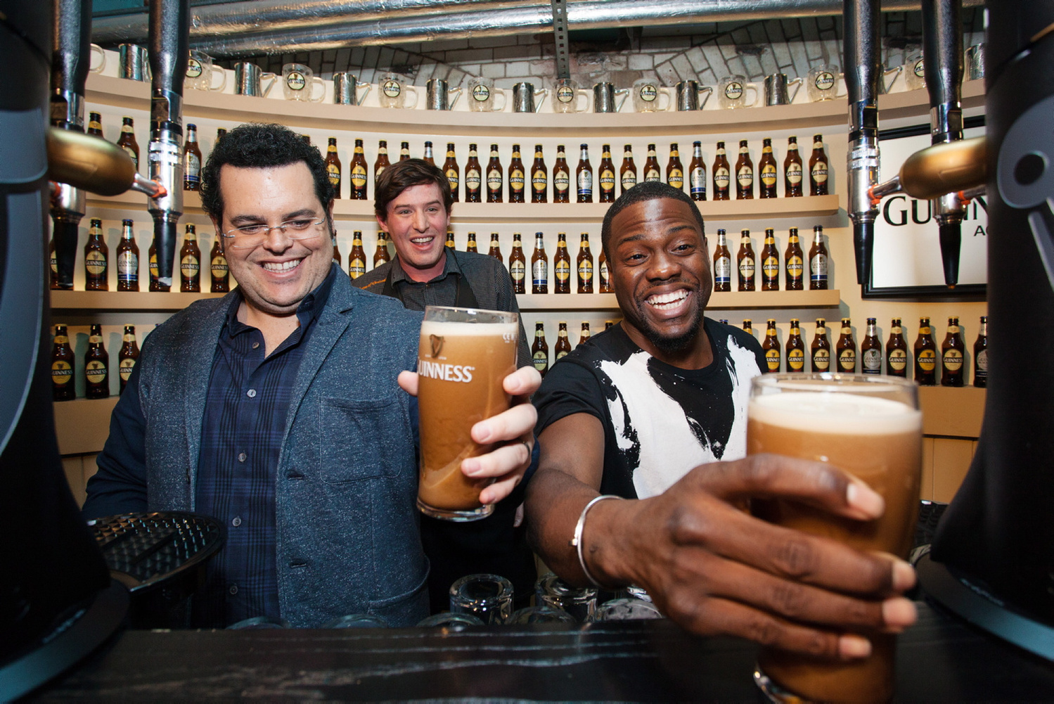 Press PR photo of Kevin Hart and Josh Gad at The Wedding Ringer photocall visiting The Guinness Storehouse in Dublin and pulling pints of Guinness. Professional photographer Dublin