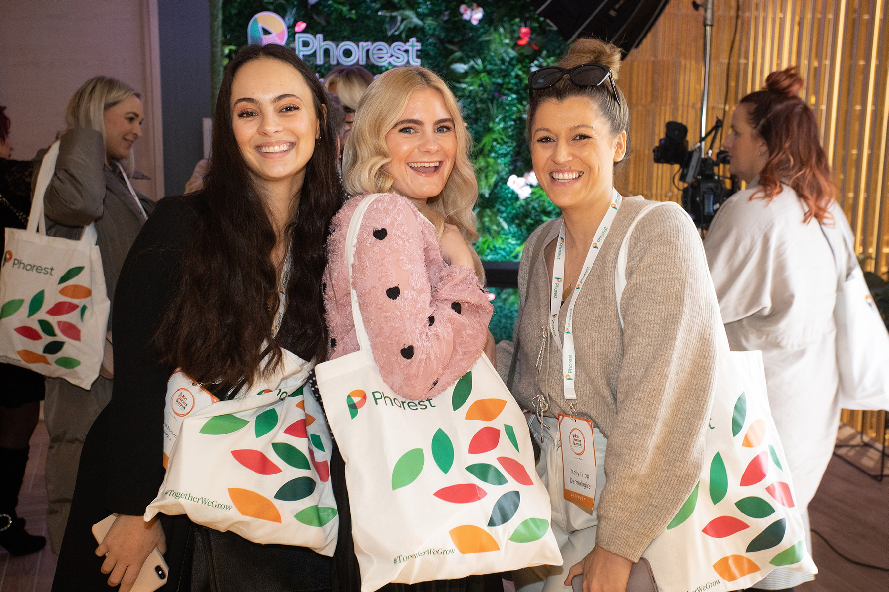 Networking event photo of attendees at Salon Owners Summit 2023 in Dublin Royal Convention Centre. Professional event photographer Dublin 