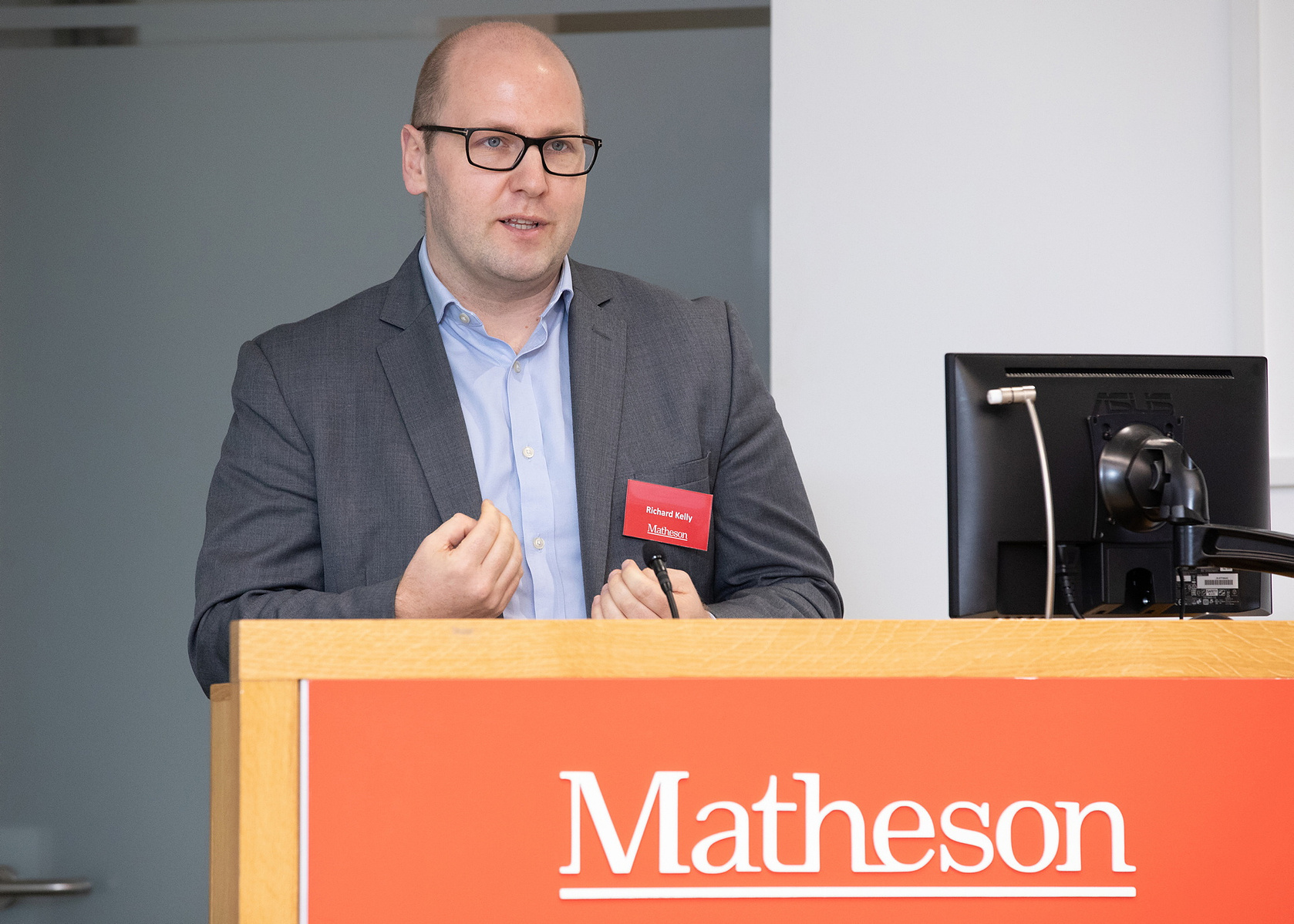 Event photo of  male speaker addressing attendees at The Legal 500, Green Summit Ireland 2023 at Matheson LLP Dublin. Corporate event photography www.eventimage.ie