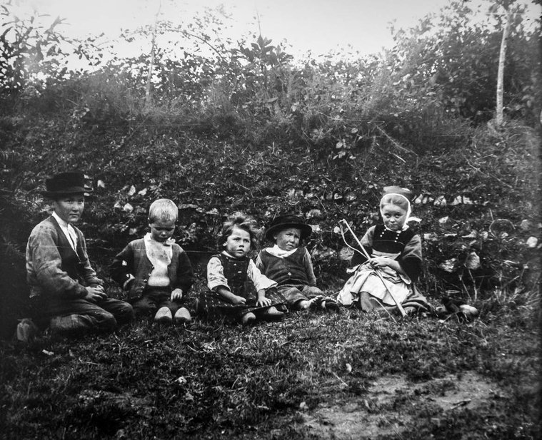 Photographie Fernand Cadoret, enfants, région du Faouët, circa 1900
