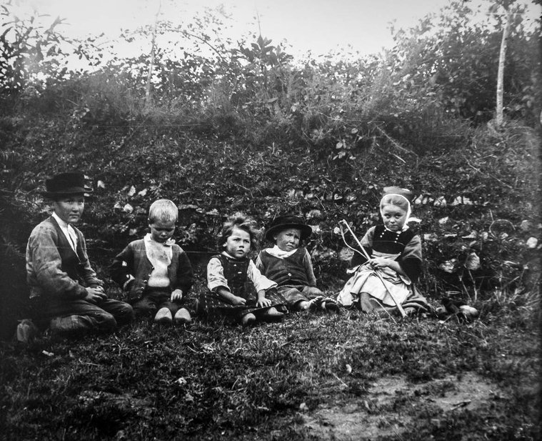Photographie Fernand Cadoret, enfants, région du Faouët, circa 1900