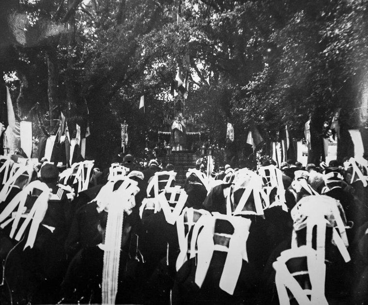 Photographie Fernand Cadoret, Procession, région du Faouët, circa 1900