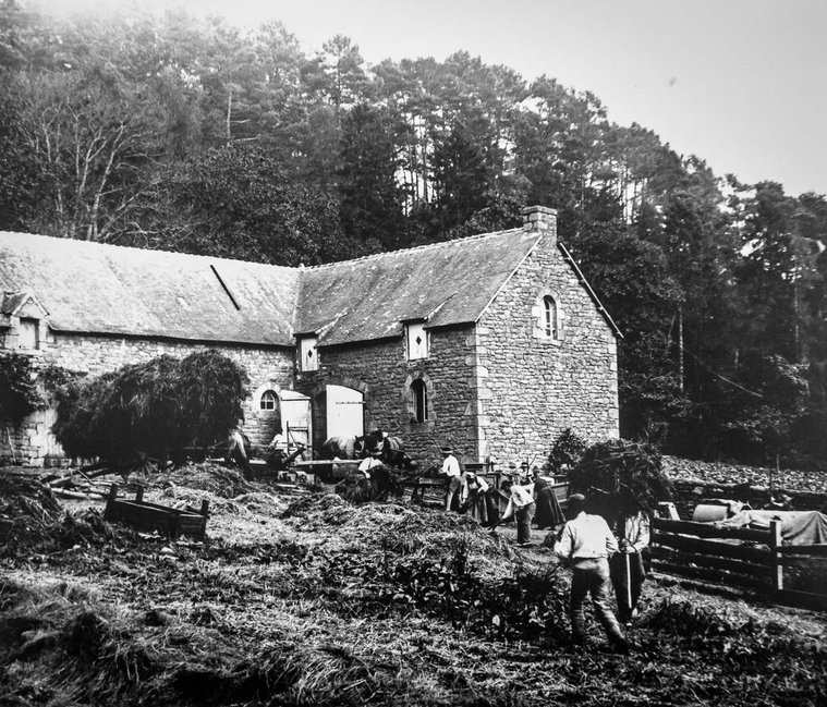 Photographie Fernand Cadoret, Keranval, région du Faouët, circa 1900