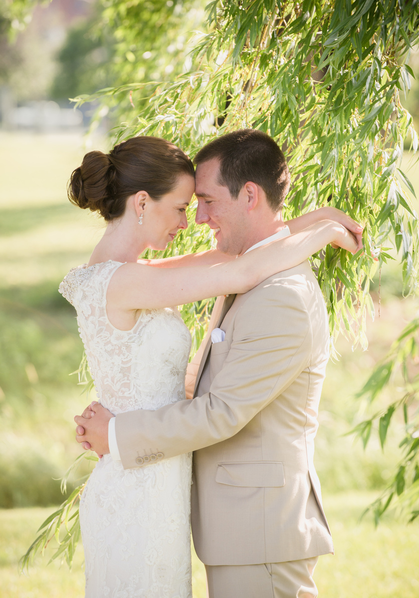 Geneva NY wedding - bride and groom under a willow tree