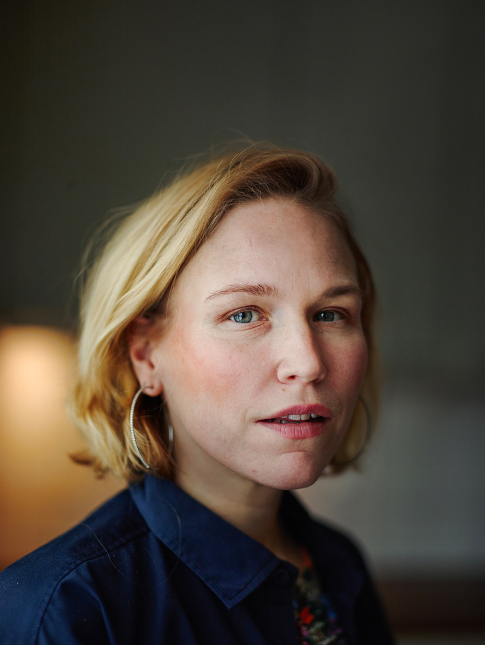 230205 Stockholm
Frida Lund i sin lägenhet i Stockholm under en fotografering till Två Dagar.