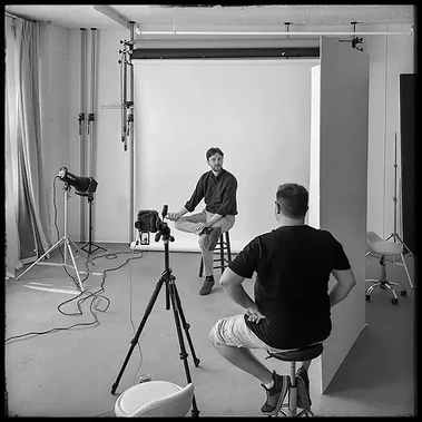 Photographe Montréal, coulisses de la session portrait avec Farnell Morisset dans le studio de David Himbert