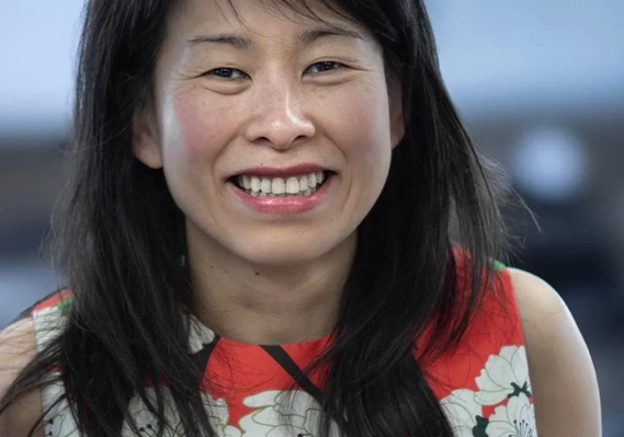 Portrait de Kim Thúy - Photographe Montreal