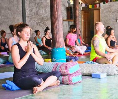 meditation class at Luna Alignment Yoga 100-hour yoga therapy TTC at Koh-Phangan Thailand