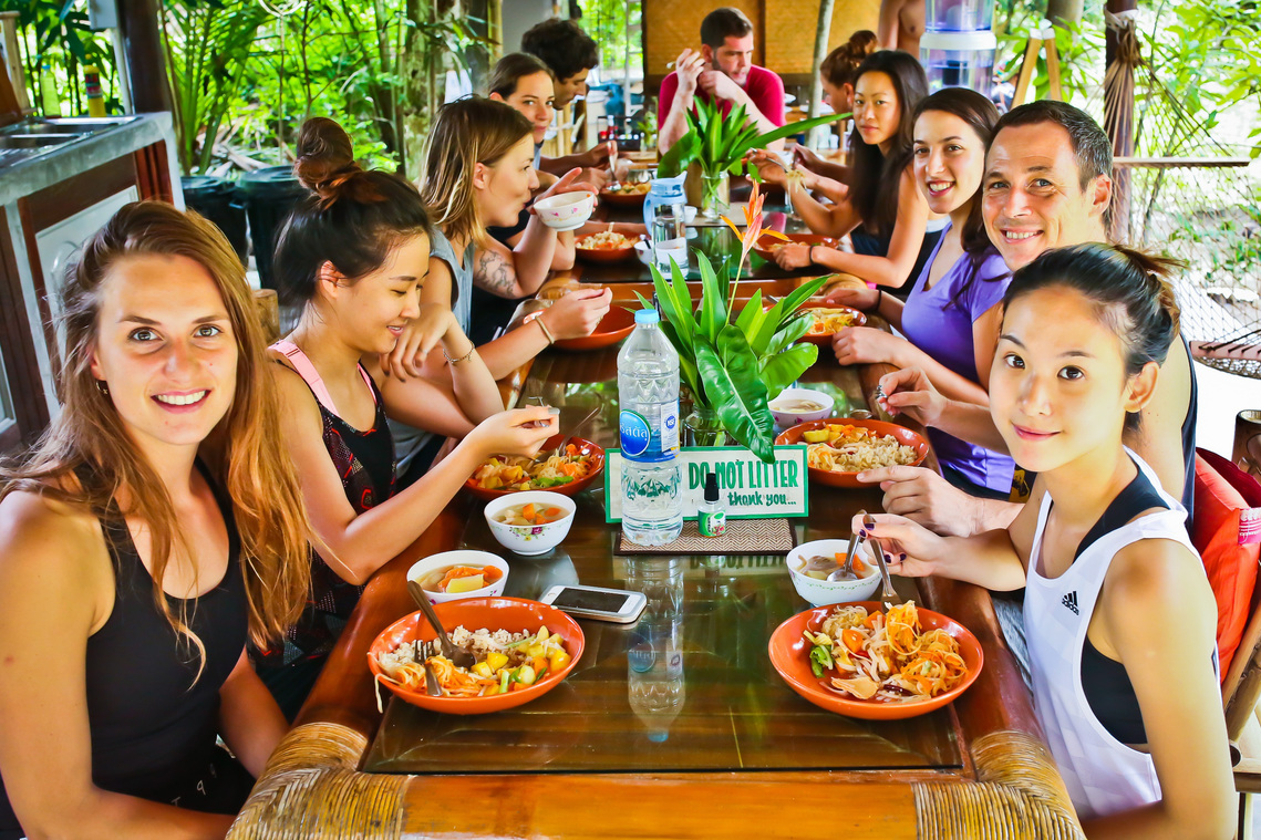 students having lunch at Luna Alignment Yoga Koh-Phangan Thailand