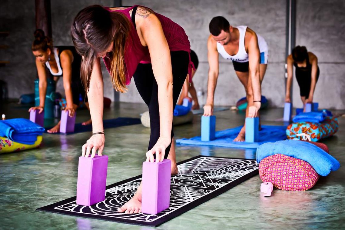 students practice alignment yoga at Luna Alignment Yoga 200-hour TTC at Koh-Phangan Thailand