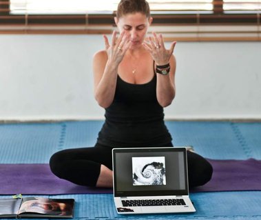 yoga therapy lecture at Luna Alignment Yoga 100-hour yoga therapy TTC at Koh-Phangan Thailand