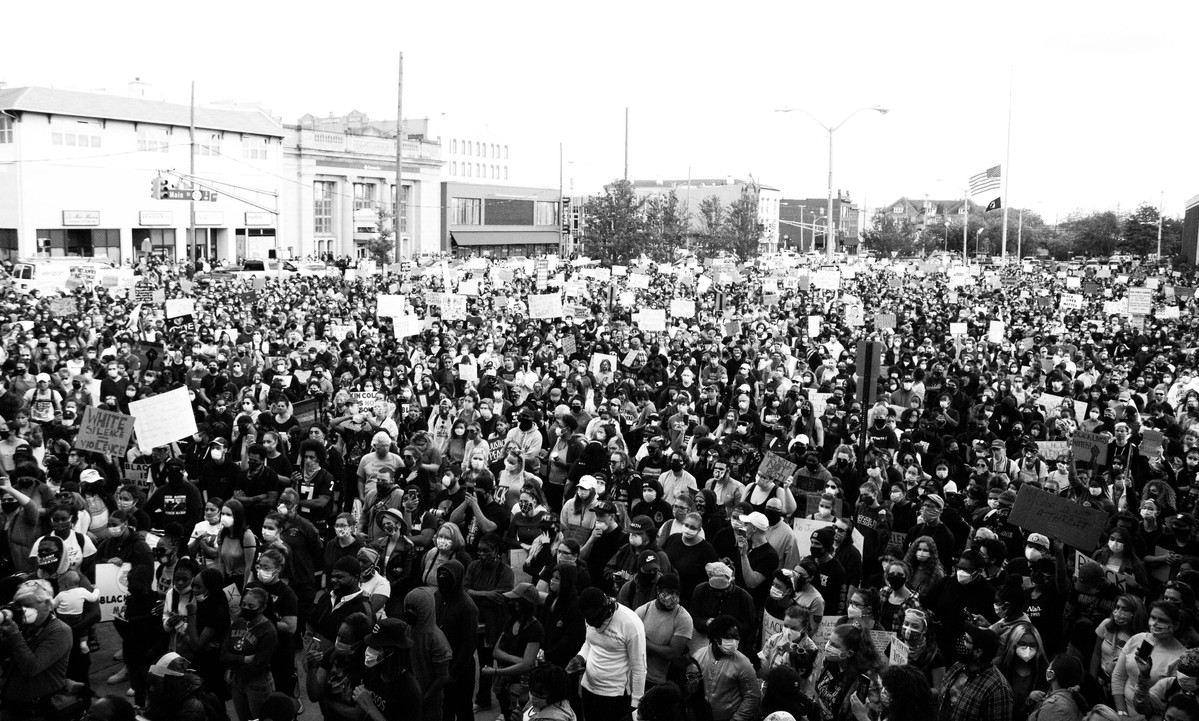 The crowd of protestors mourning in Asbury Park, NJ.