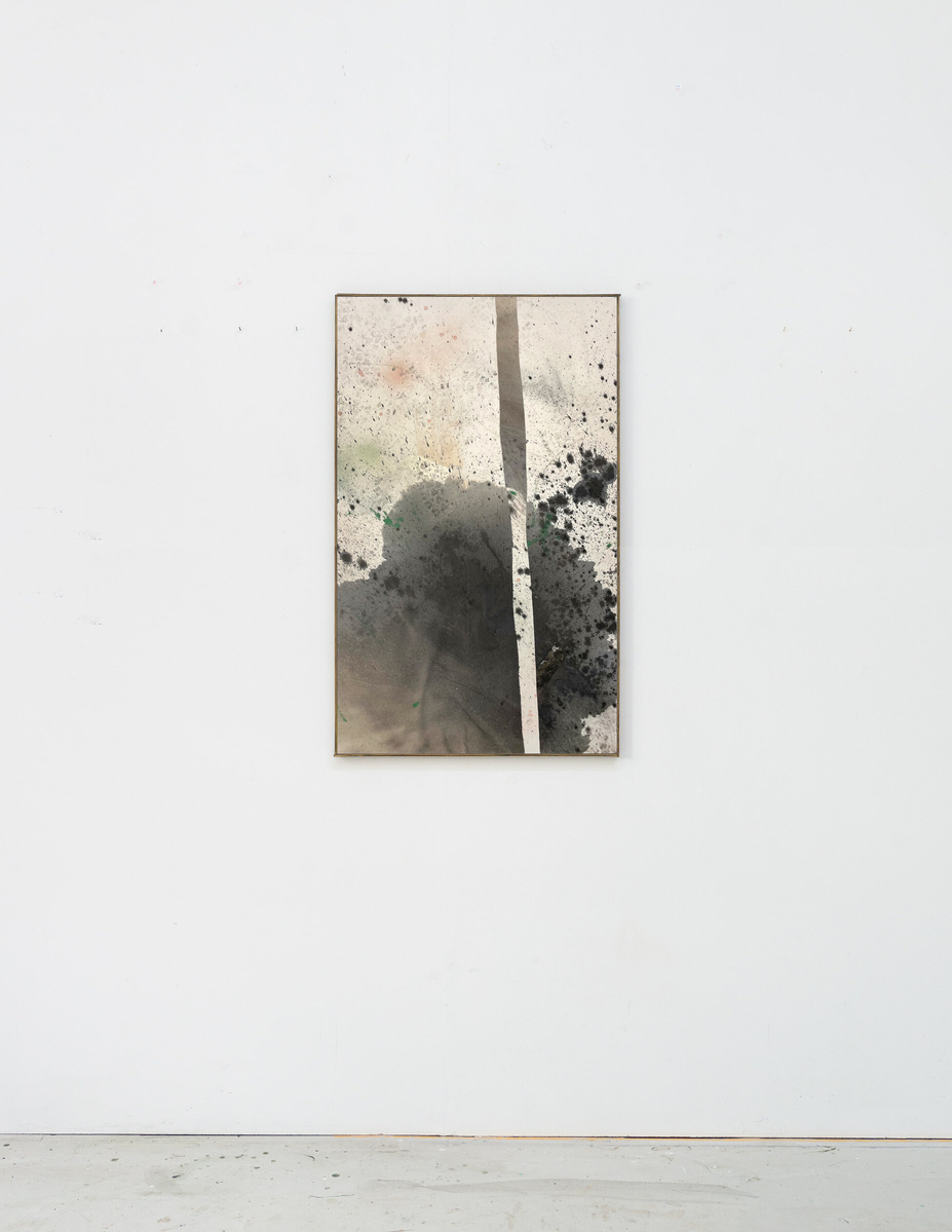 Bande inversée, 2022 | Acrylic paint, acrylic spray, soft pastel, oil pastel, and charcoal on raw cotton | 130 x 80 cm