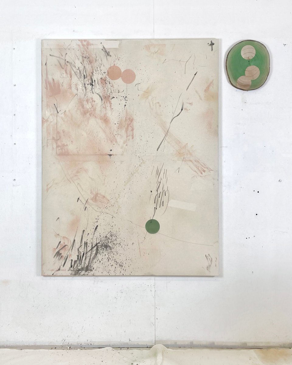Alejandro Javaloyas - Chair et Glauque 3 (diptych), 2022 | Right: acrylic paint, acrylic spray, soft pastel, oil pastel and charcoal on raw cotton, 160 x 120 cm | Left: acrylic spray on raw birchwood, 34 x 29 cm