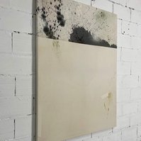Alejandro Javaoyas - Tache noire fendue 2, 2022 | Acrylic paint, acrylic spray, soft pastel, oil pastel, and charcoal on raw cotton | 160 x 120 cm