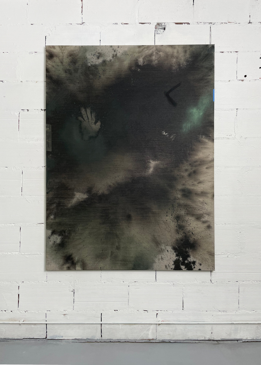 Schwarzgrün 5, 2022 | Acrylic paint, acrylic spray, soft pastel, oil pastel, and charcoal on raw cotton | 160 x 120 cm