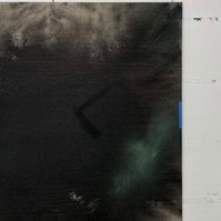 Schwarzgrün 5, 2022 | Acrylic paint, acrylic spray, soft pastel, oil pastel, and charcoal on raw cotton | 160 x 120 cm