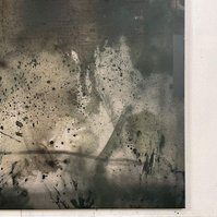Schwarzgrün 2, 2022 | Acrylic paint, acrylic spray, soft pastel, oil pastel, and charcoal on raw cotton | 200 x 150 cm