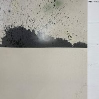 Tache noire fendue 2, 2022 | Acrylic paint, acrylic spray, soft pastel, oil pastel, and charcoal on raw cotton | 160 x 120 cm