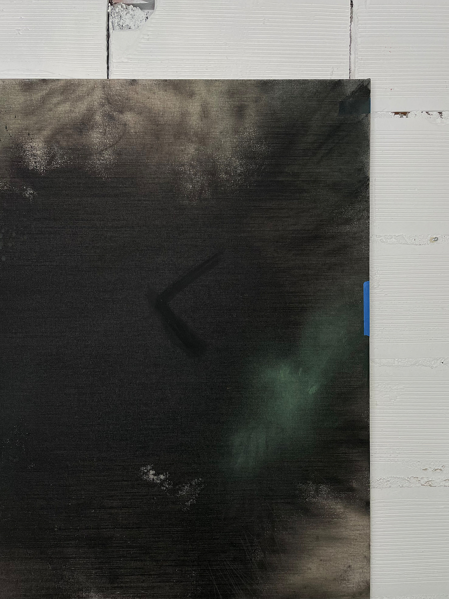 Schwarzgrün 5, 2022 | Acrylic paint, acrylic spray, soft pastel, oil pastel, and charcoal on raw cotton | 160 x 120 cm