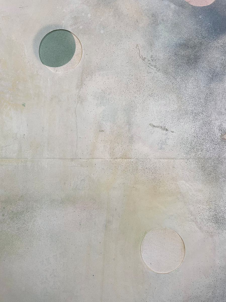Plastique perforé 2, 2022 | Acrylic paint, acrylic spray, soft pastel, oil pastel, charcoal, and plastic foil on raw cotton | 160 x 120 cm