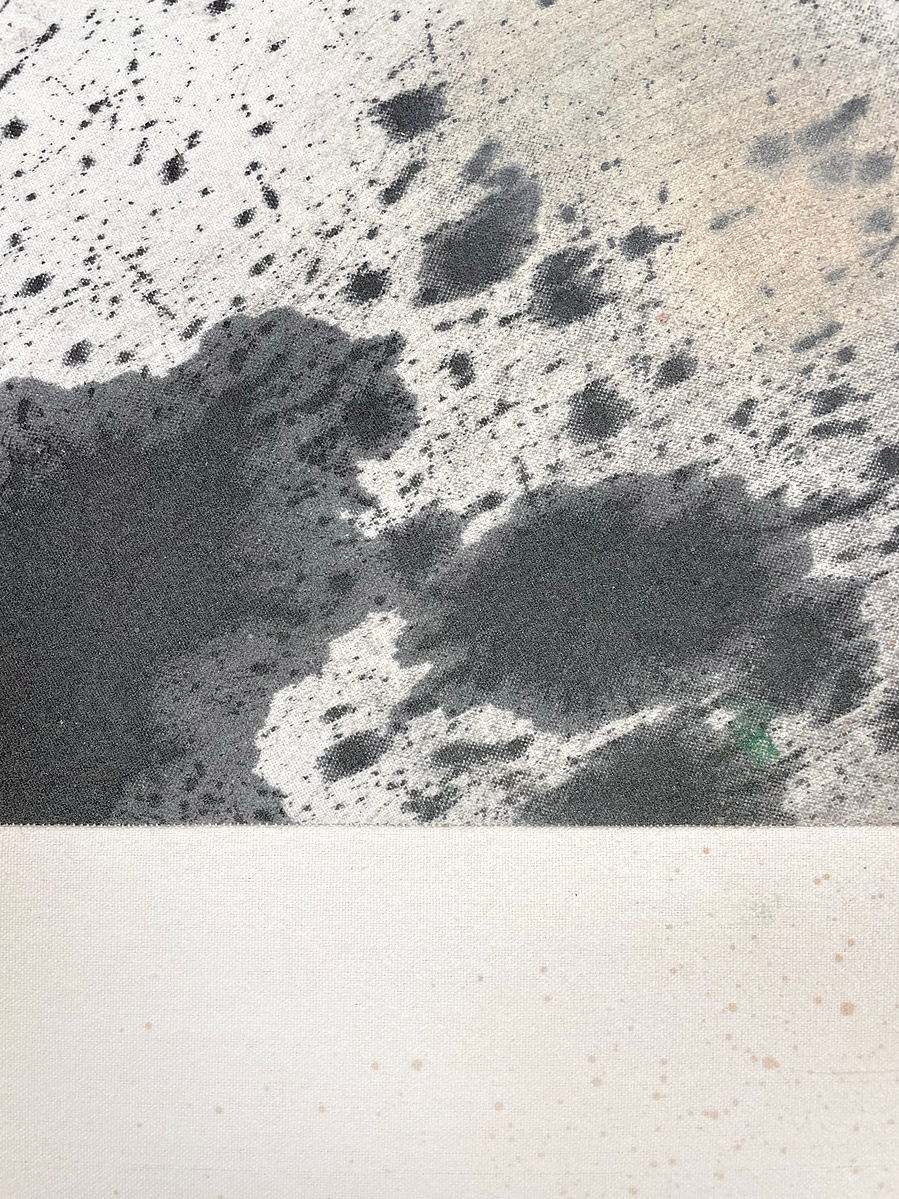 Tache noire fendue, 2022 | Acrylic paint, acrylic spray, soft pastel, oil pastel, and charcoal on raw cotton | 130 x 80 cm