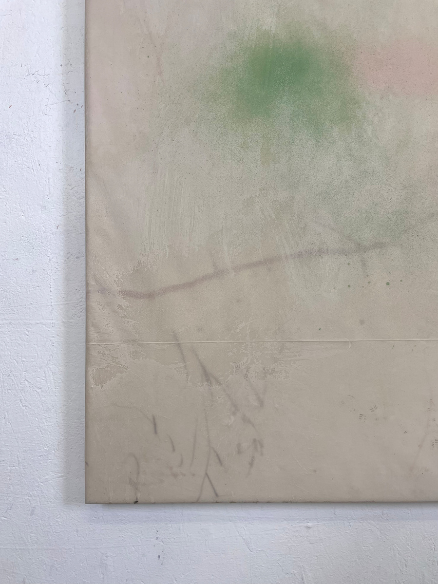 Plastique perforé 2, 2022 | Acrylic paint, acrylic spray, soft pastel, oil pastel, charcoal, and plastic foil on raw cotton | 160 x 120 cm