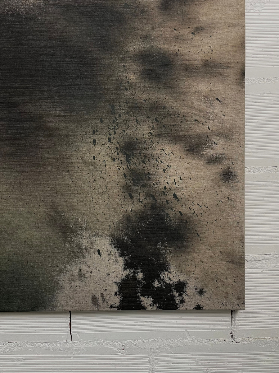 Schwarzgrün 5, 2022 | Acrylic paint, acrylic spray, soft pastel, oil pastel, and charcoal on raw cotton | 160 x 120 cm