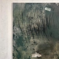 Schwarzgrün 2, 2022 | Acrylic paint, acrylic spray, soft pastel, oil pastel, and charcoal on raw cotton | 200 x 150 cm