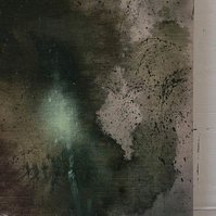 Schwarzgrün 3, 2022 | Acrylic paint, acrylic spray, soft pastel, oil pastel, and charcoal on raw cotton | 200 x 150 cm