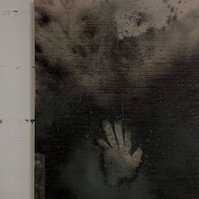 Schwarzgrün 5, 2022 | Acrylic paint, acrylic spray, soft pastel, oil pastel, and charcoal on raw cotton | 160 x 120 cm
