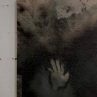 Schwarzgrün 5, 2022 | Acrylic paint, acrylic spray, soft pastel, oil pastel, and charcoal on raw cotton | 160 x 120 cm