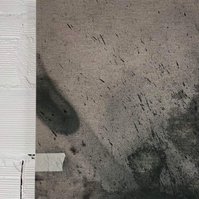 Schwarzgrün 3, 2022 | Acrylic paint, acrylic spray, soft pastel, oil pastel, and charcoal on raw cotton | 200 x 150 cm
