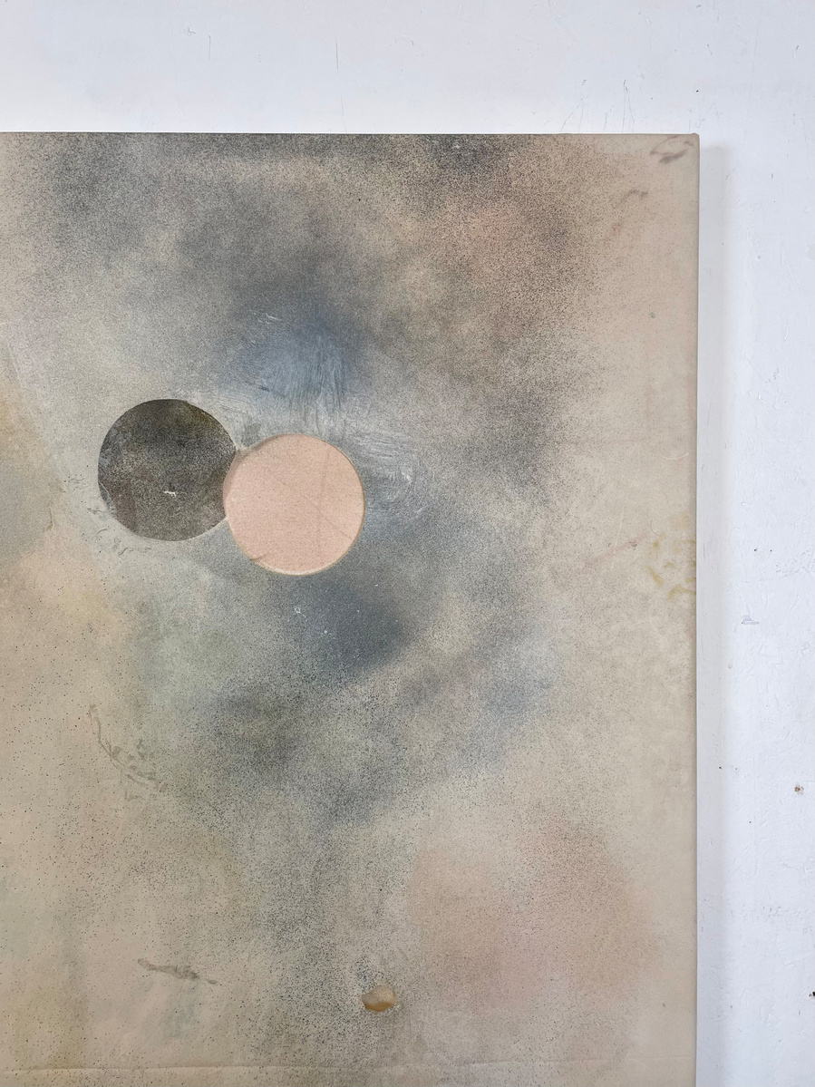 Plastique perforé 2, 2022 | Acrylic paint, acrylic spray, soft pastel, oil pastel, charcoal, and plastic foil on raw cotton | 160 x 120 cm