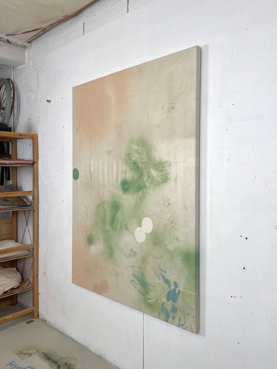 Alejandro Javaloyas - Plastique perforé 3, 2022 | Acrylic paint, acrylic spray, soft pastel, oil pastel, charcoal, and plastic foil on raw cotton | 160 x 120 cm