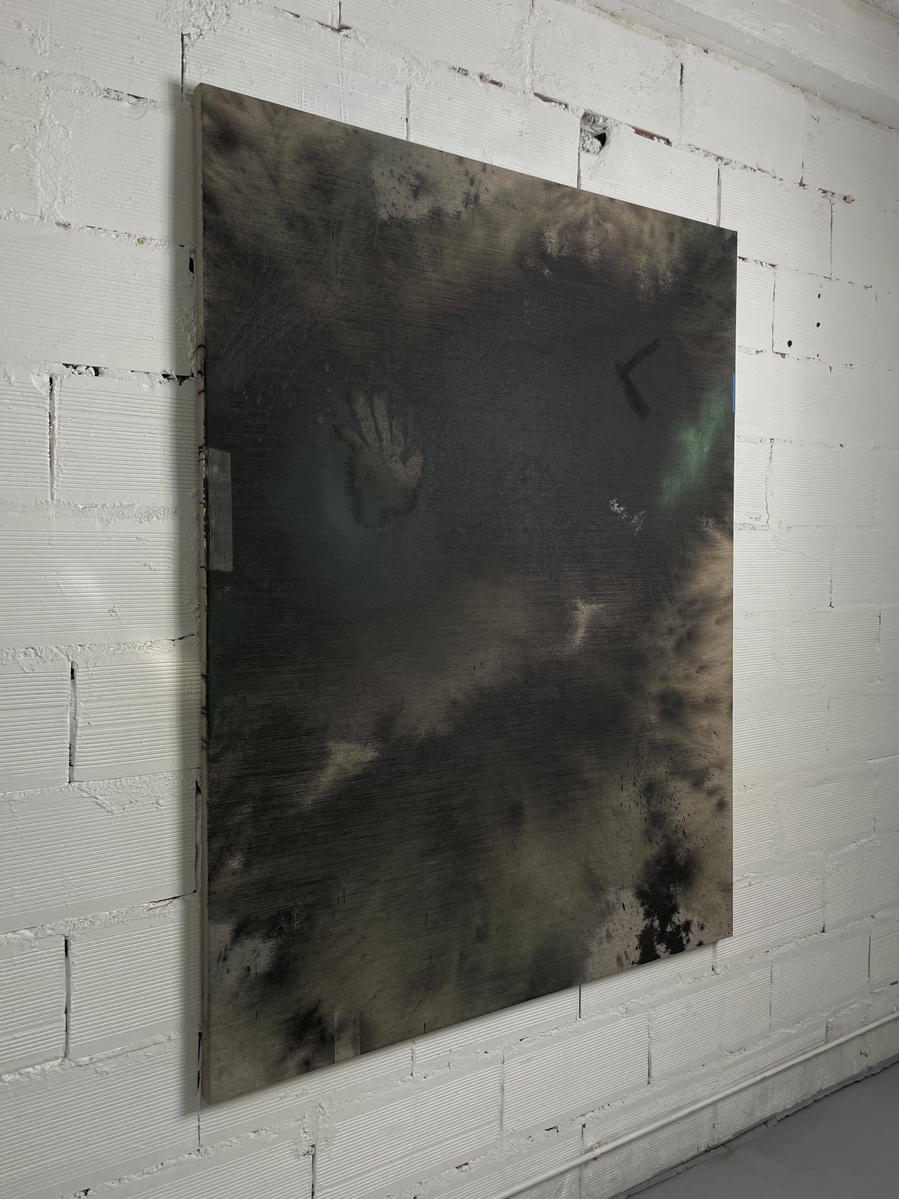 Schwarzgrün 5, 2022 | Acrylic paint, acrylic spray, soft pastel, oil pastel, and charcoal on raw cotton | 160 x 120 cm
