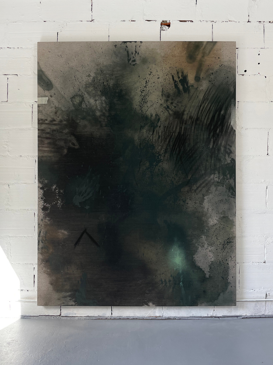 Alejandro Javaloyas - Schwarzgrün 3, 2022 | Acrylic paint, acrylic spray, soft pastel, oil pastel, and charcoal on raw cotton | 200 x 150 cm