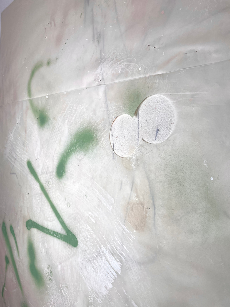 Glauque et cobalt, 2022 | Acrylic paint, acrylic spray, soft pastel, oil pastel, charcoal, and plastic foil on raw cotton | 160 x 120 cm