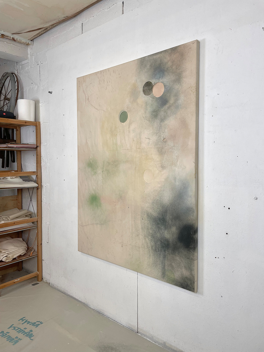 Alejandro Javaloyas - Plastique perforé 2, 2022 | Acrylic paint, acrylic spray, soft pastel, oil pastel, charcoal, and plastic foil on raw cotton | 160 x 120 cm
