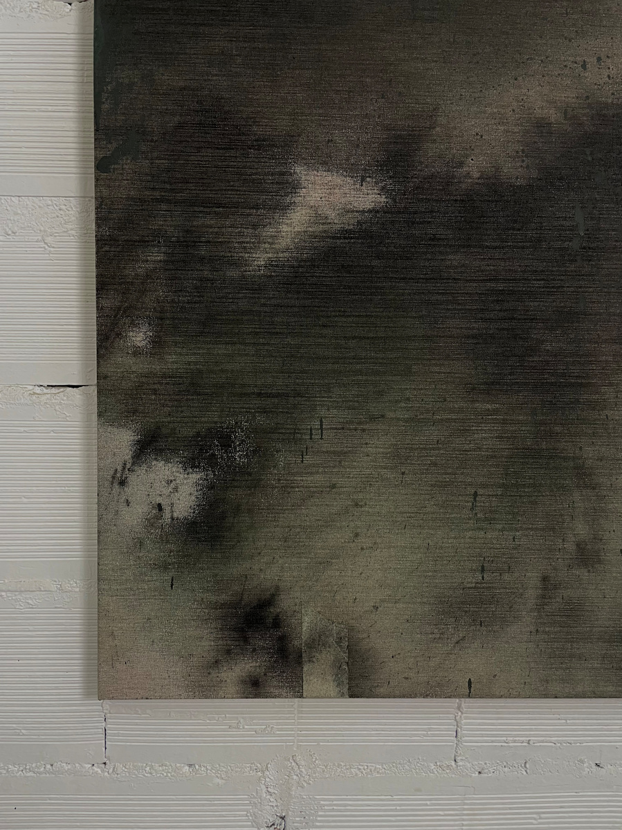Schwarzgrün 5, 2022 | Acrylic paint, acrylic spray, soft pastel, oil pastel, and charcoal on raw cotton | 160 x 120 cm